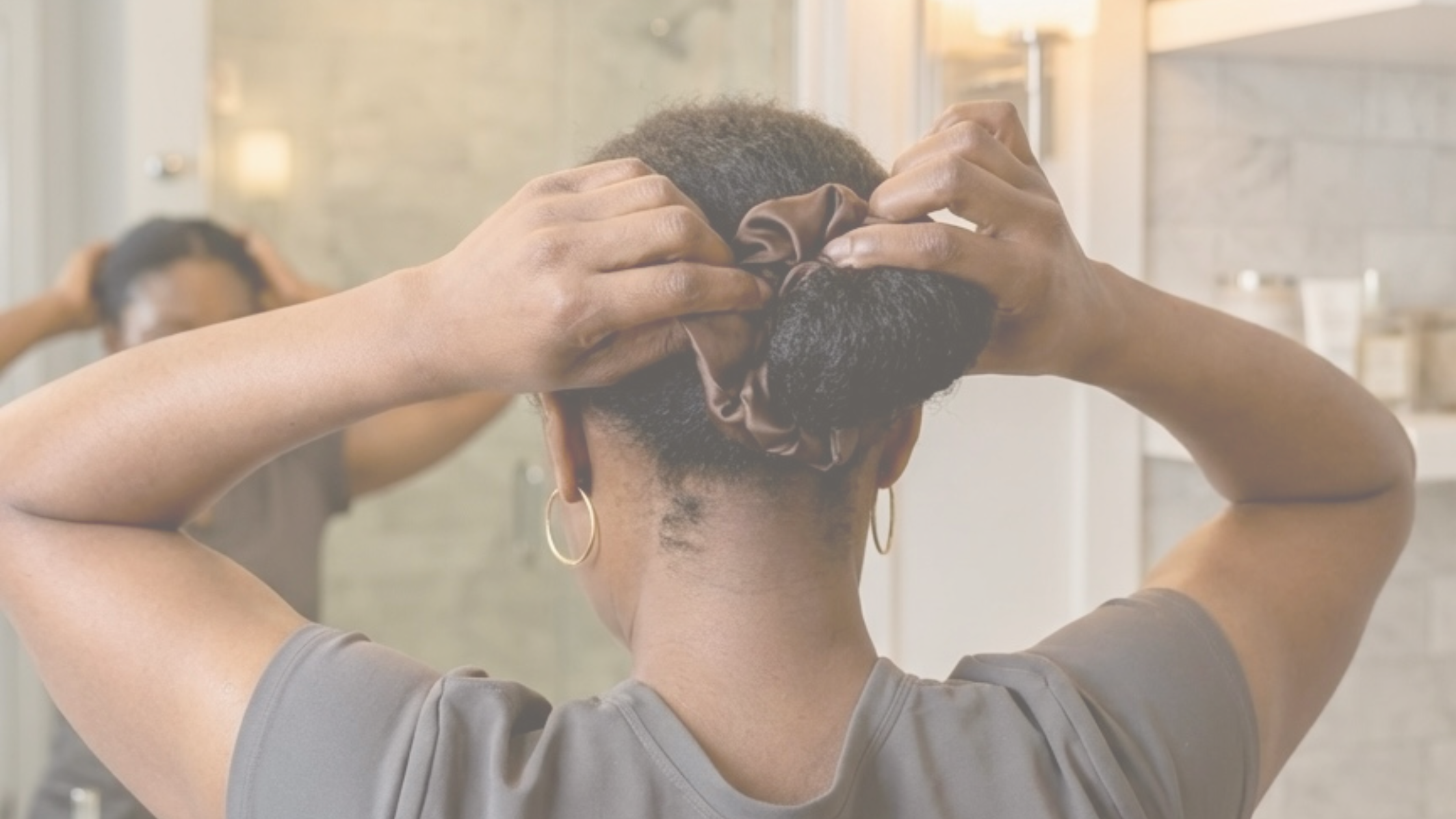 Pourquoi le chouchou en soie protège les cheveux texturés ?